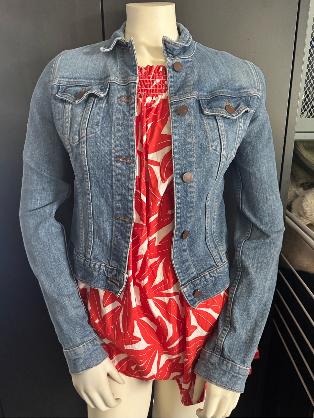 J Brand Classic Fitted Denim Jacket Light Wash Blue - Size XS